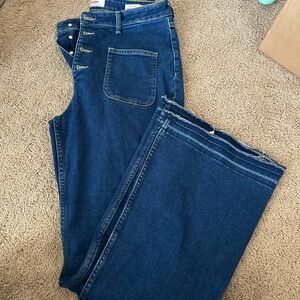 Wrangler Dark Blue High-Rise Button-Fly Jeans with Patch Pocket